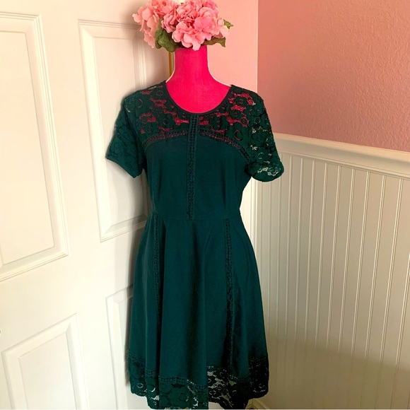 Pine Green Short Sleeved A-Line Dress with Lace Detail size 2X with Stretch - Picture 1 of 10